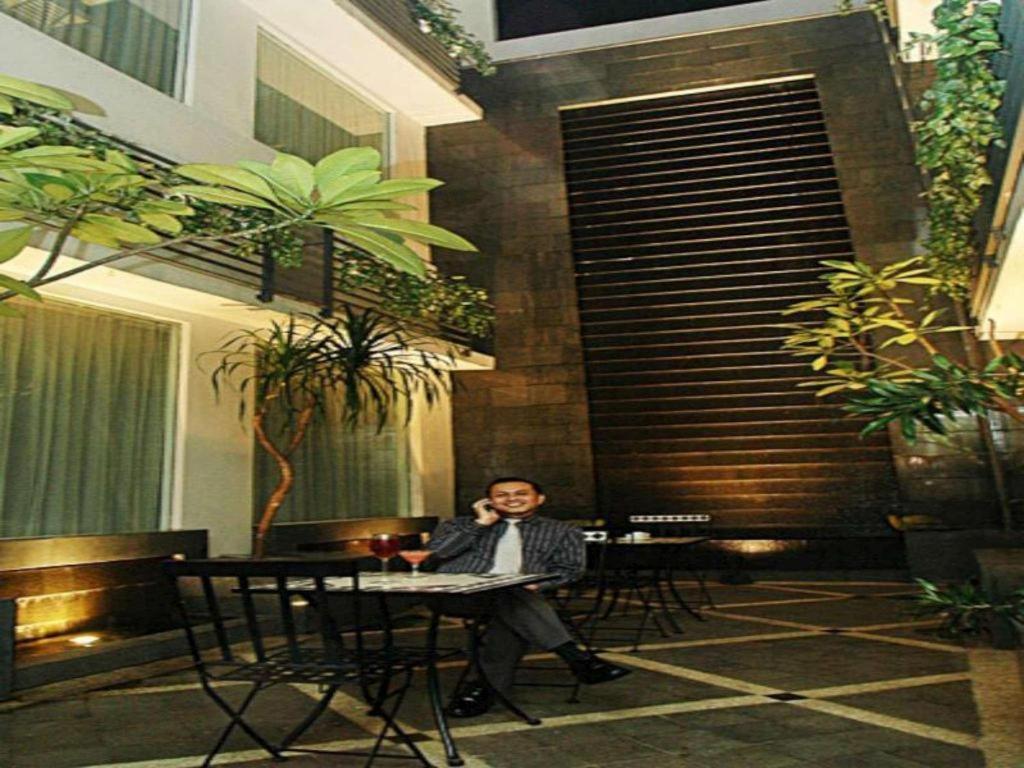 Cemara Hotel Jakarta Exterior photo